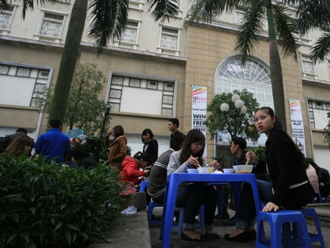 Một[-]qu&aacute;n[-]b&uacute;n[-]đậu[-]mắm[-]t&ocirc;m[-]cạnh[-]t&ograve;a[-]nh&agrave;[-]Sudico